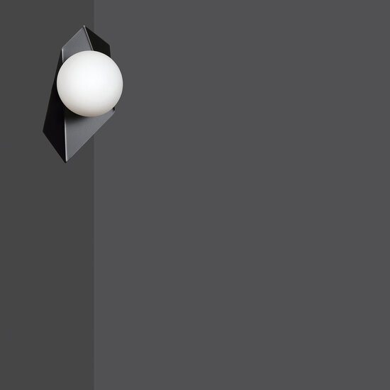 Emibig Emibig Lámpara de pared Assens negra con bombilla de vidrio blanco E14 - Iluminación perfecta para cualquier espacio