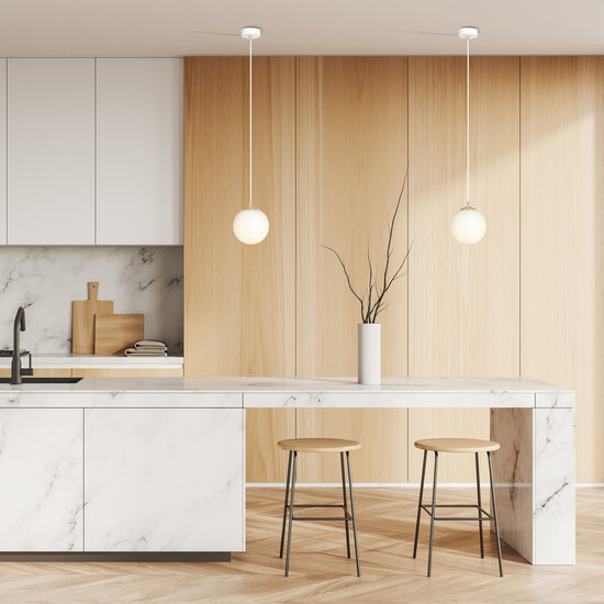 Emibig Emibig 1 bol hangend wit met messing en melkglas - Eenvoudige elegantie voor elke ruimte