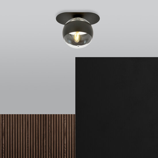 Emibig Emibig Randers elegante lámpara de techo ovalada negra con bola de vidrio rayada E14 - Perfecta para una iluminación elegante en cualquier habitación
