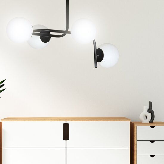 Emibig Emibig Helsingfors grote zwarte plafondlamp met gebogen armen en 4x E14 in een witte bol - Perfecte verlichting voor elke ruimte
