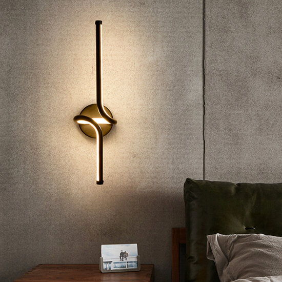 Homelighting Serpentina SE LED 60 - Stylish wall lamp for any space