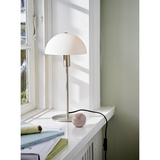 Nordlux Ellen 20 - Lampe de table en acier brossé pour une ambiance chaleureuse