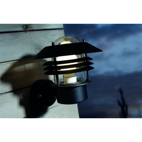 Vejers Außenwandleuchte schwarz, Metall und Glas, IP54 spritzwassergeschützt, E27-Fassung, Ø220 x H230 x T260mm