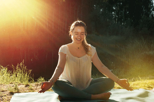 Yoga en meditatie zijn een goede strategie voor meer positiviteit en geluk. 