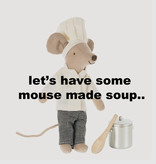 Maileg Maileg, der große Bruder der Maus, kocht mit Suppentopf und Löffel