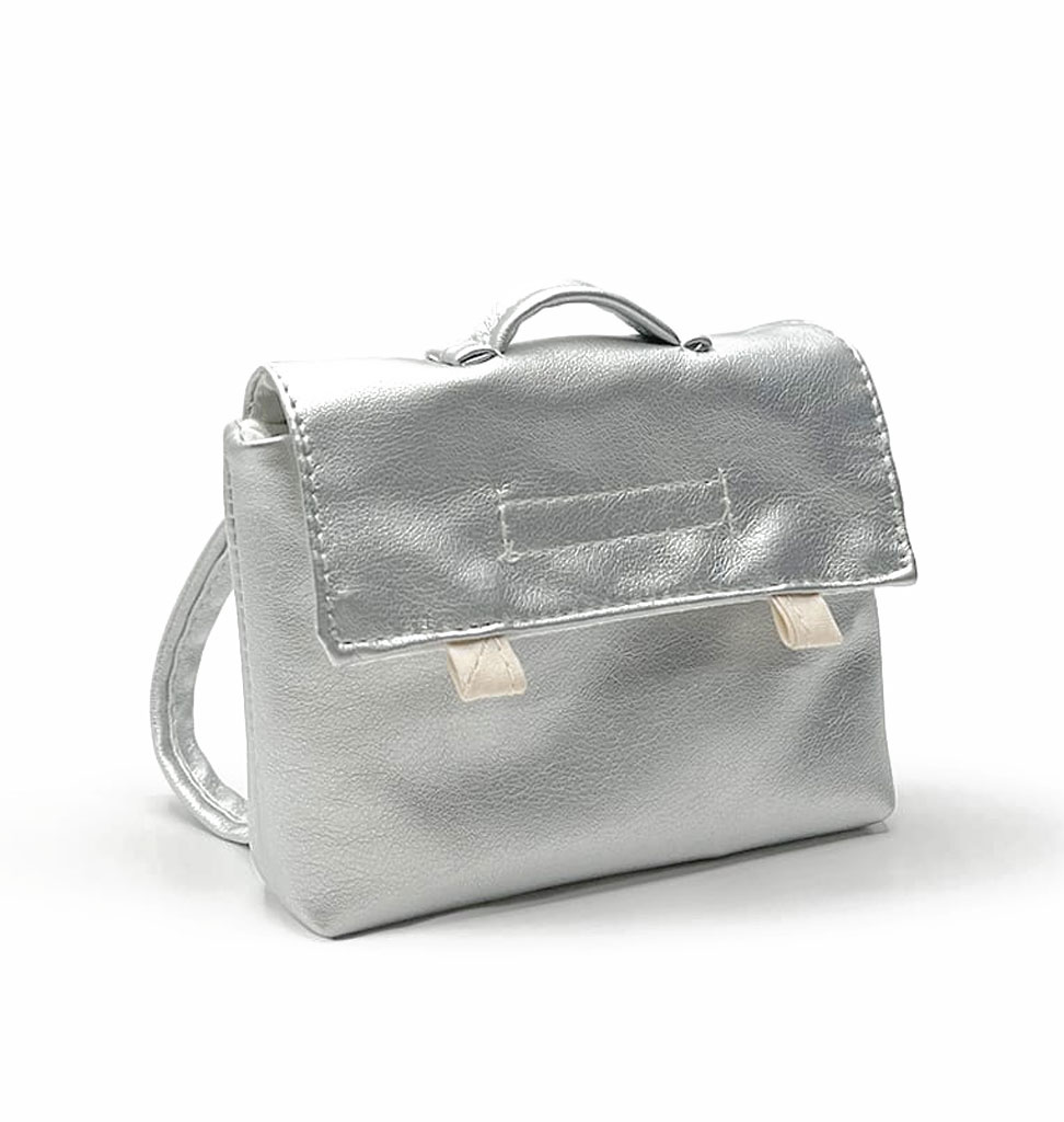 Minikane  Minikane school bag for the Gordi dolls / silver artificial leather