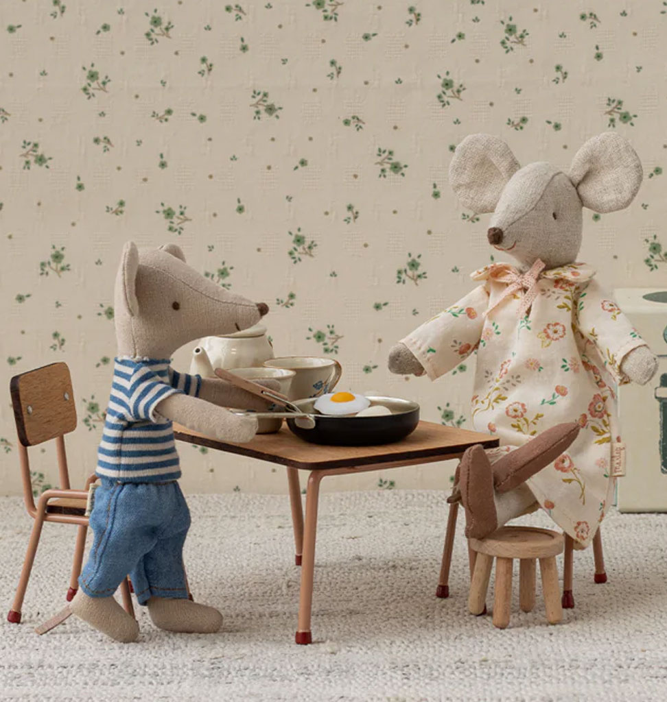 Maileg Maileg set table with two chairs for the mice / dark powder
