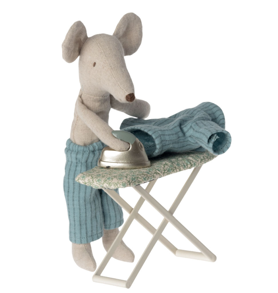 Maileg Maileg ironing board and iron for the mice / box slightly dented