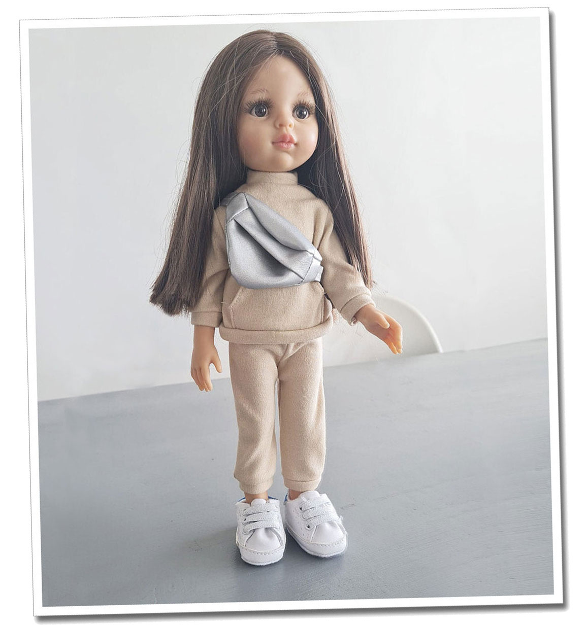 Silver hip bag for (AMIGAS) dolls