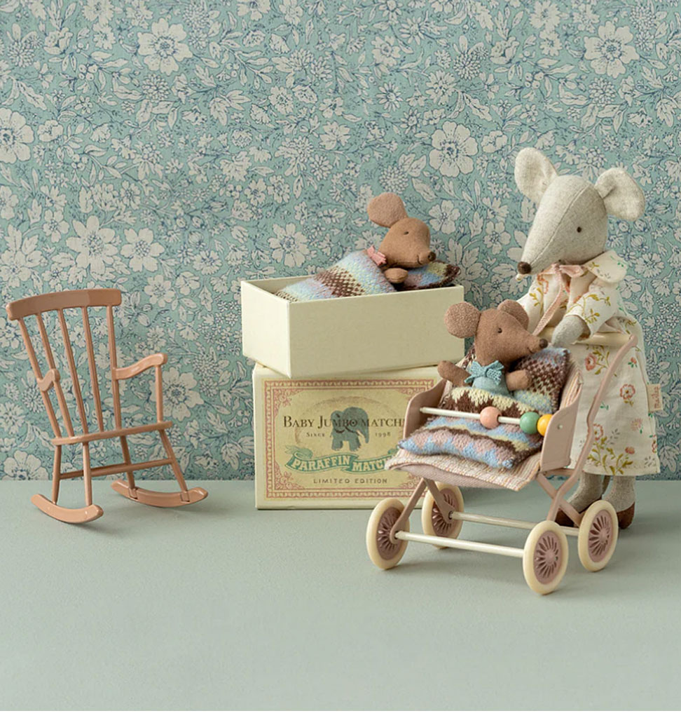 Maileg Maileg rocking chair for mice / dark powder