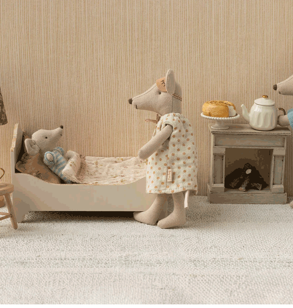 Maileg Maileg wooden bed with bedding for the mice / off white