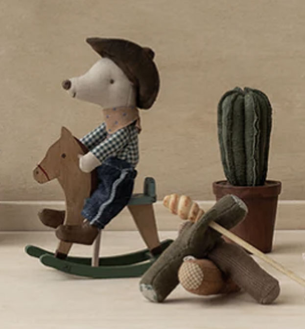 Maileg Maileg kleiner Bruder Cowboymaus auf Schaukelpferd