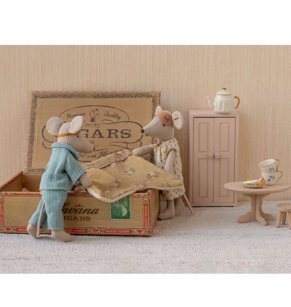 Maileg Maileg father and mother mouse in a cigar box