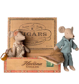Maileg Maileg father and mother mouse in a cigar box