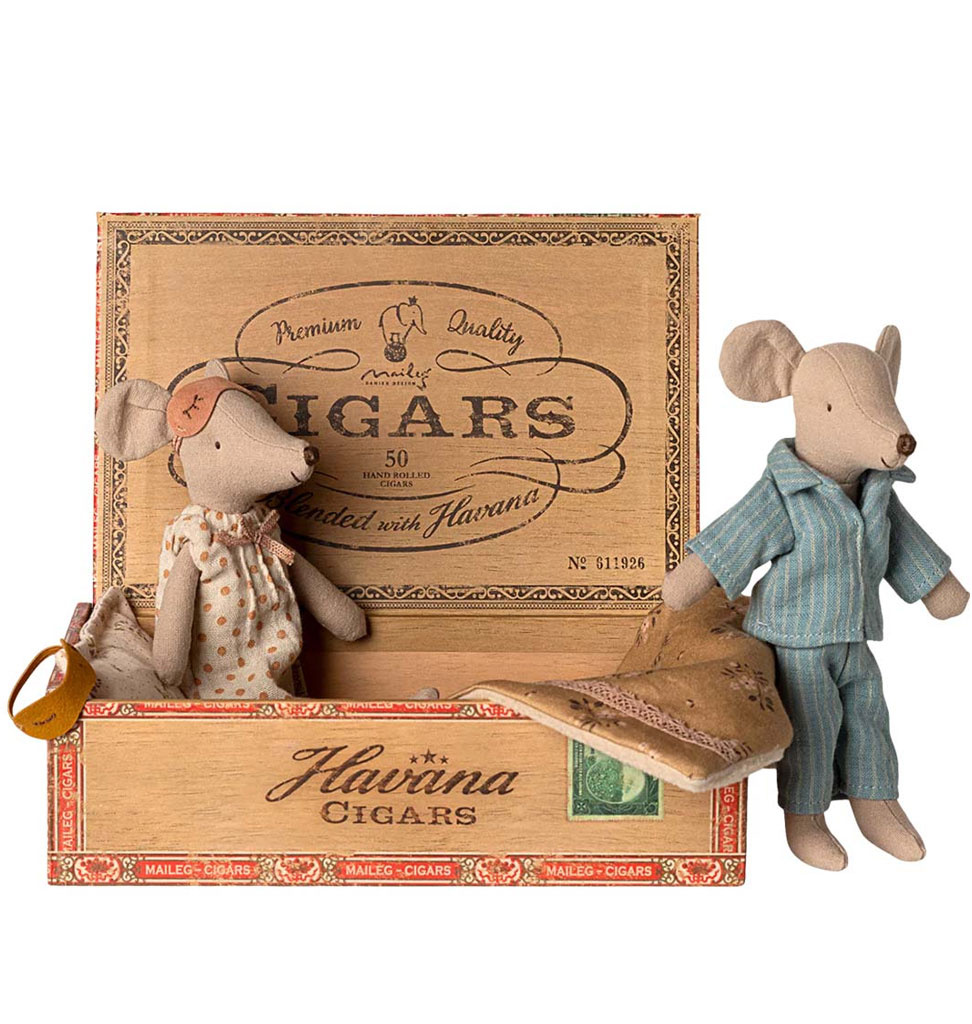 Maileg Maileg father and mother mouse in a cigar box