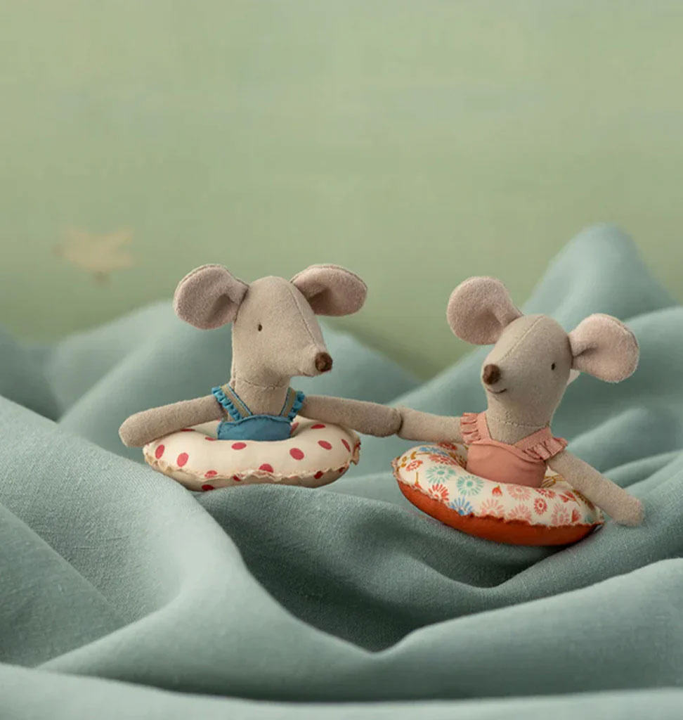 Maileg Maileg Little Sister Beach mouse with swimming ring