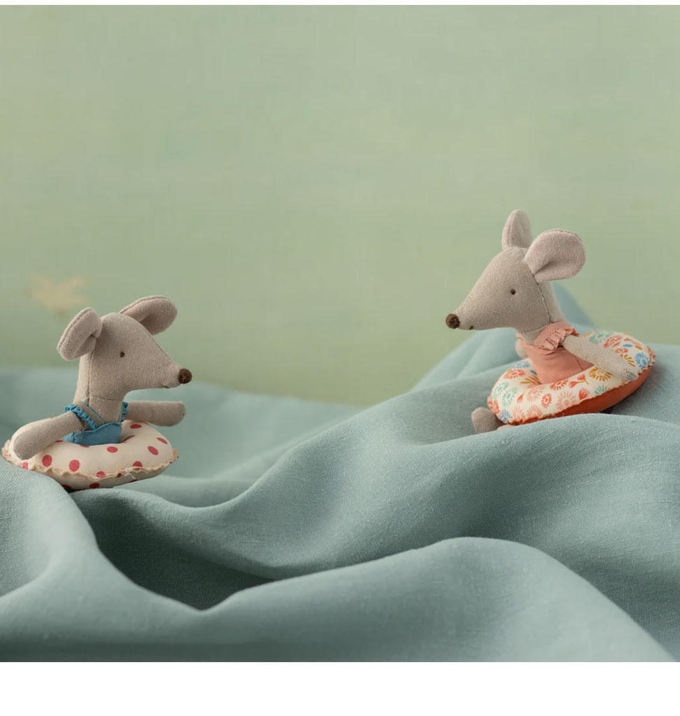 Maileg Maileg Little Sister Strandmaus mit Schwimmring