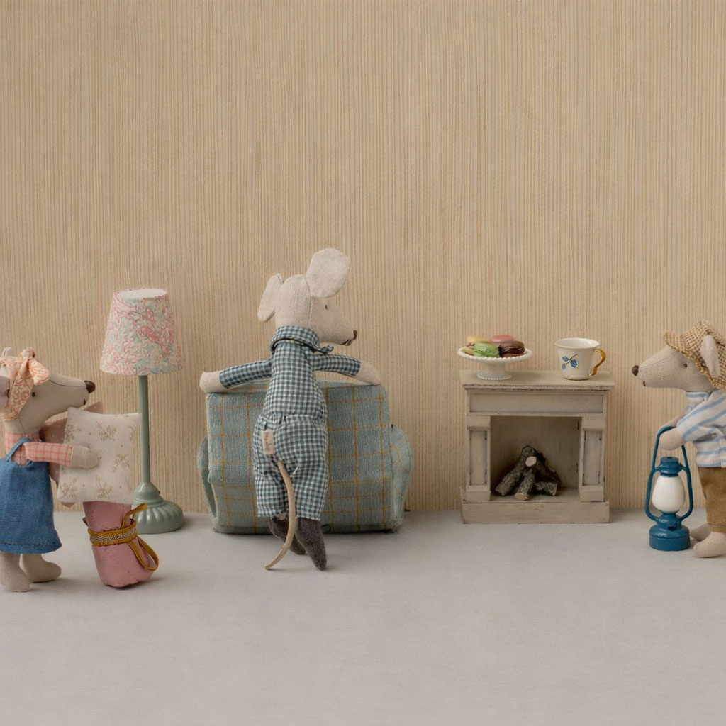 Maileg Maileg grandparents in a cigar box with bedding