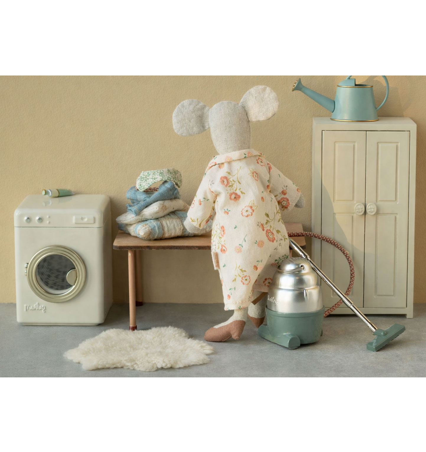 Maileg Maileg cupboard for the mice / cream / includes 3 clothes hangers