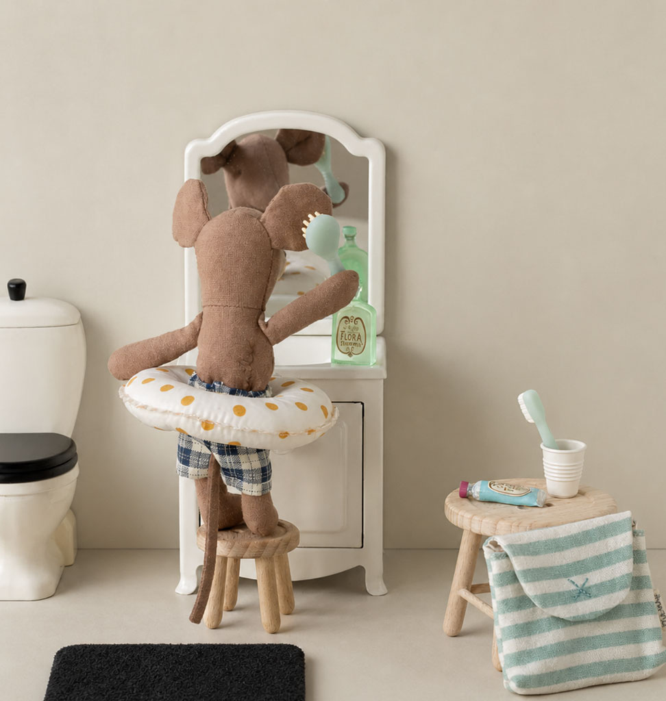 Maileg Maileg  tandenborstelset voor de muisjes met gevulde toilettas / blauw gestreept