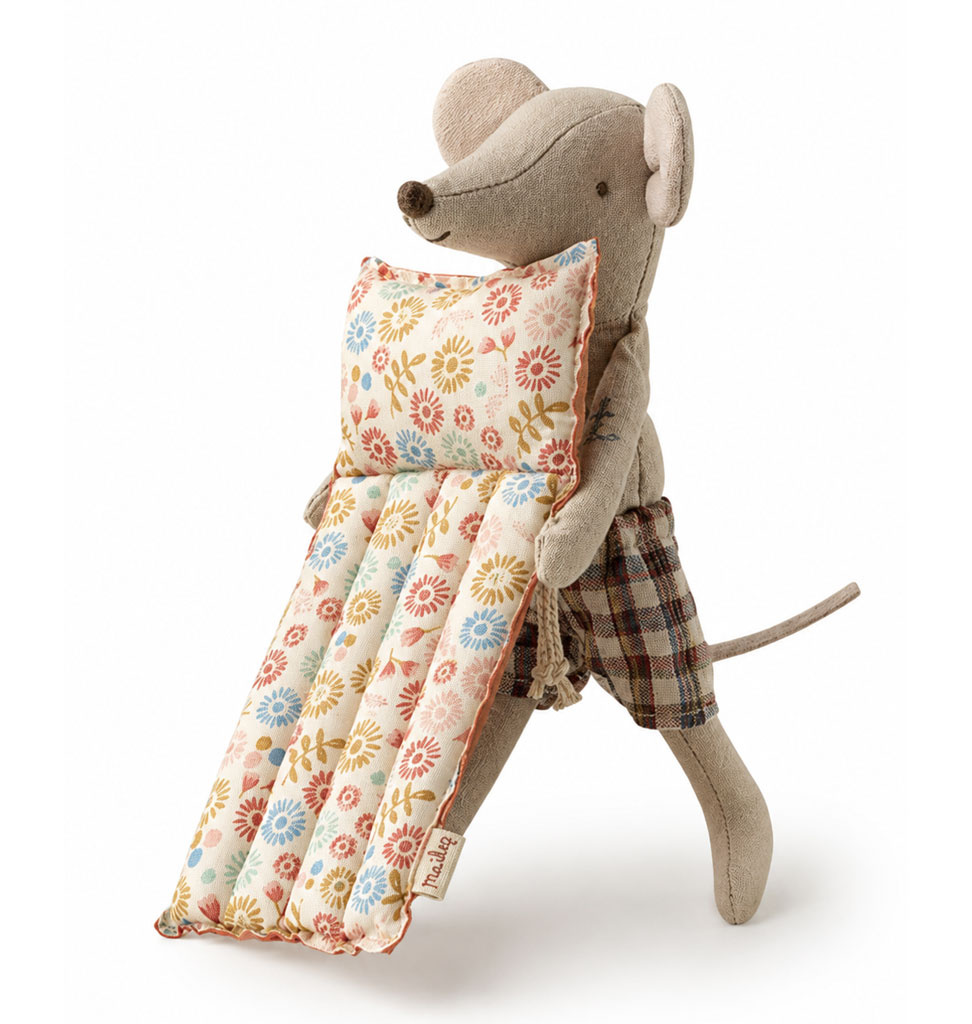 Maileg Maileg father beach mouse with air mattress