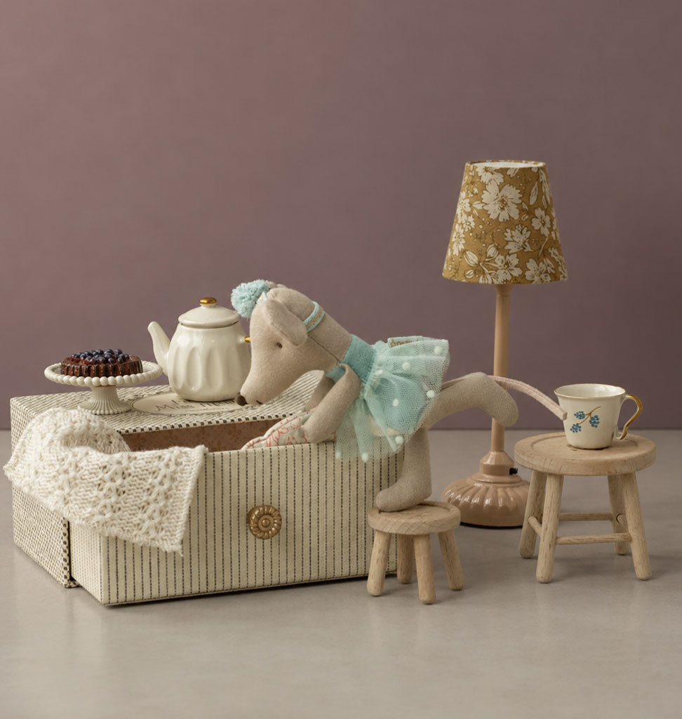 Maileg Maileg Set aus Tisch und Hocker für die Mäuse