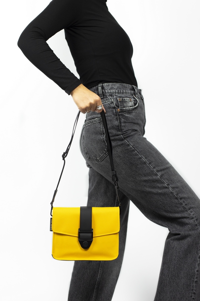 Bold Banana Bold Banana Crossbody Bag Medium - Yellow Raven