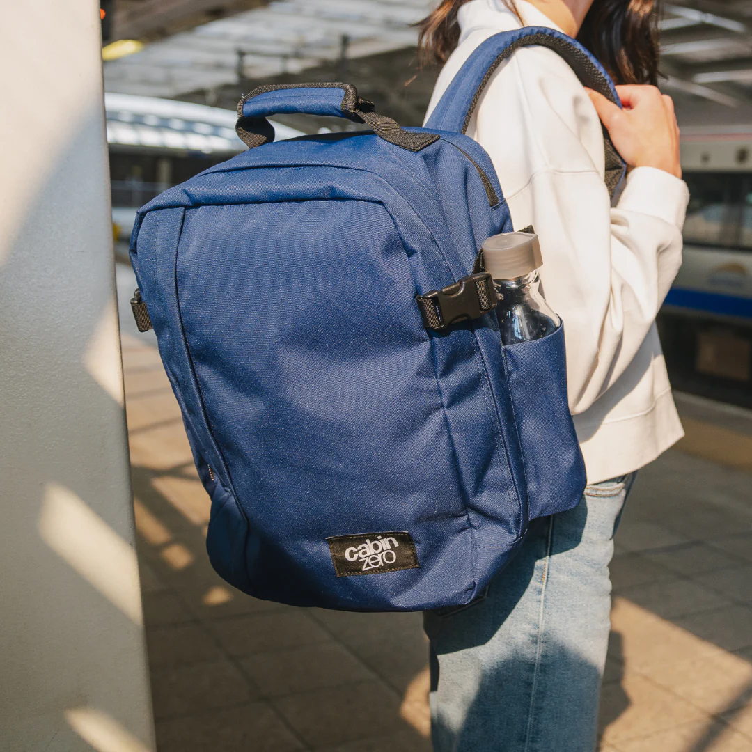 Cabinzero Classic Tech 28L - laptoprugzak handbagage en/of school 40 x 30 x 20 cm - Navy