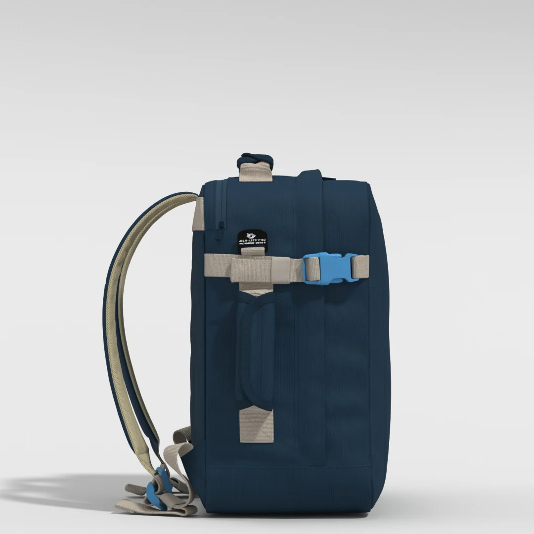 Cabinzero Cabinzero Classic Tech 28L - laptoprugzak handbagage en/of school 40 x 30 x 20 cm - Blue Grotto