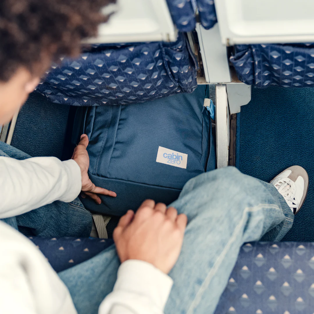 Cabinzero Cabinzero Classic Tech 28L - laptoprugzak handbagage en/of school 40 x 30 x 20 cm - Blue Grotto