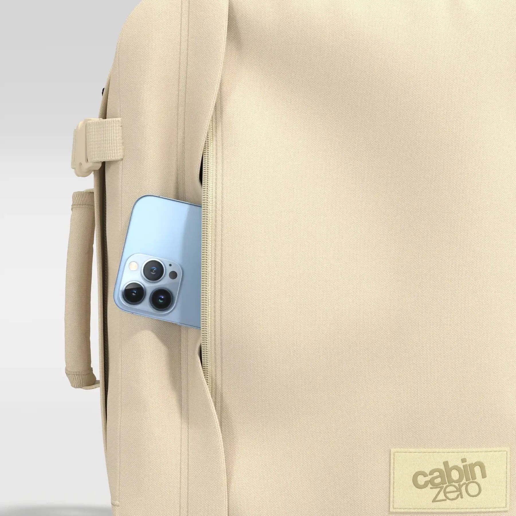 Cabinzero Cabinzero Classic Tech 28L - laptoprugzak handbagage 40 x 30 x 20 cm -  Shell White