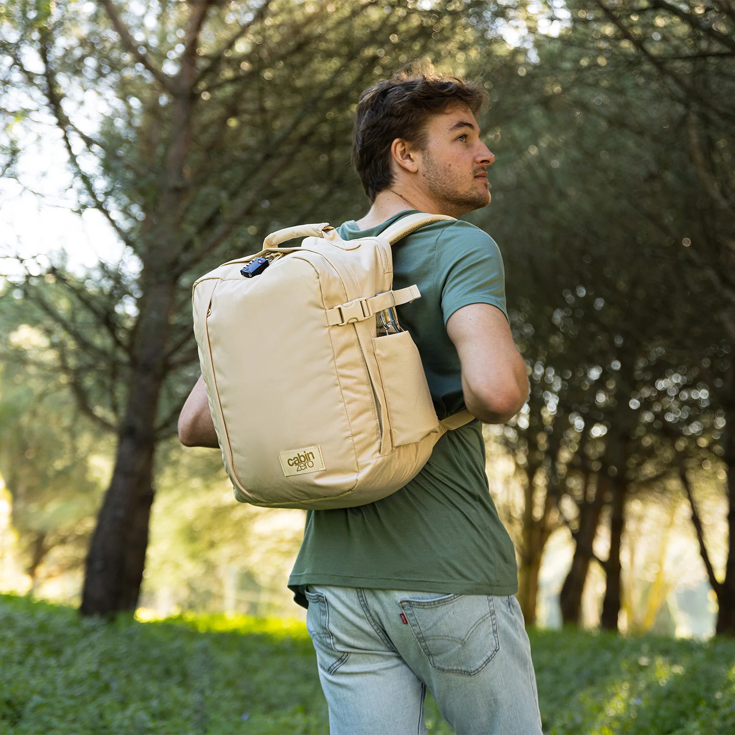 Cabinzero Cabinzero Classic Tech 28L - laptoprugzak handbagage 40 x 30 x 20 cm -  Shell White