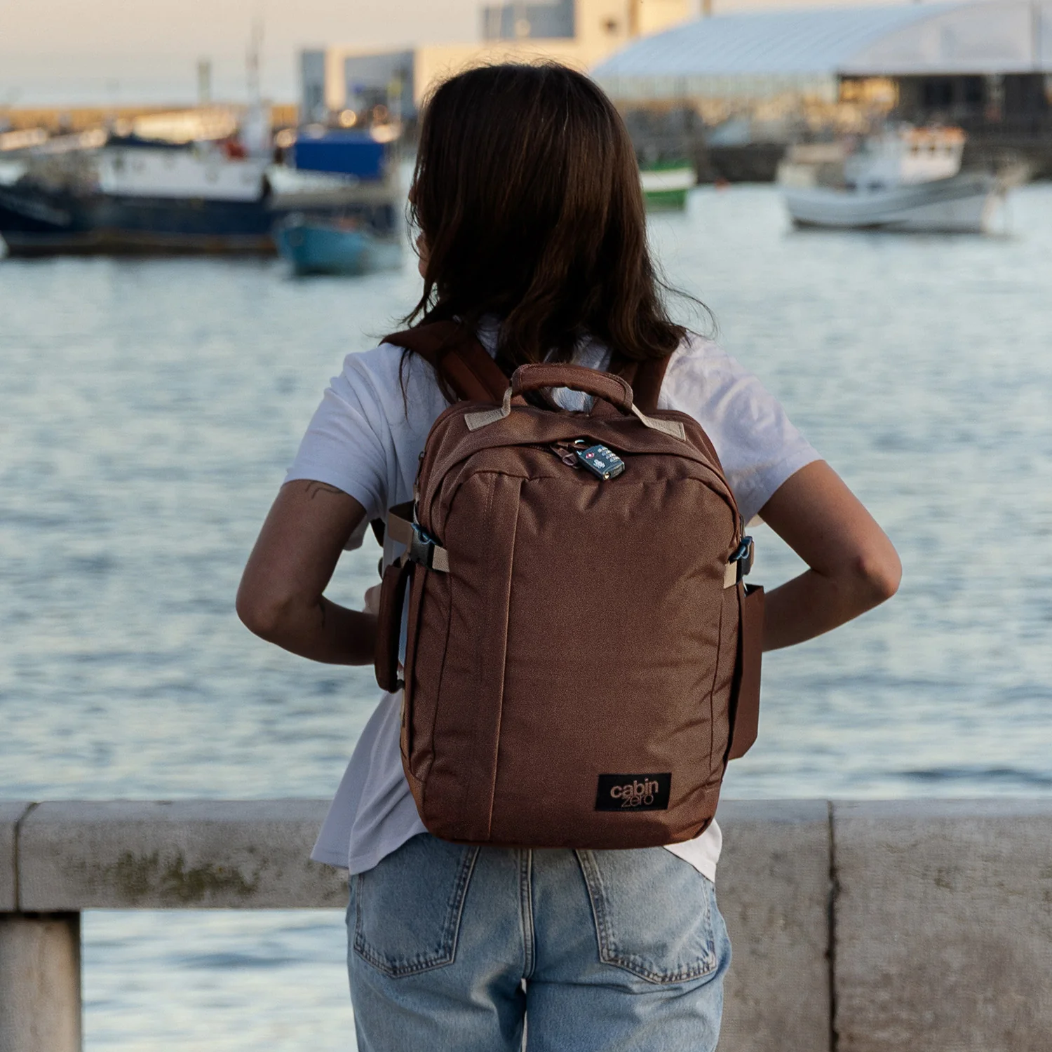 Cabinzero Cabinzero Classic Tech 28L - laptoprugzak handbagage 40 x 30 x 20 cm -  Redwood