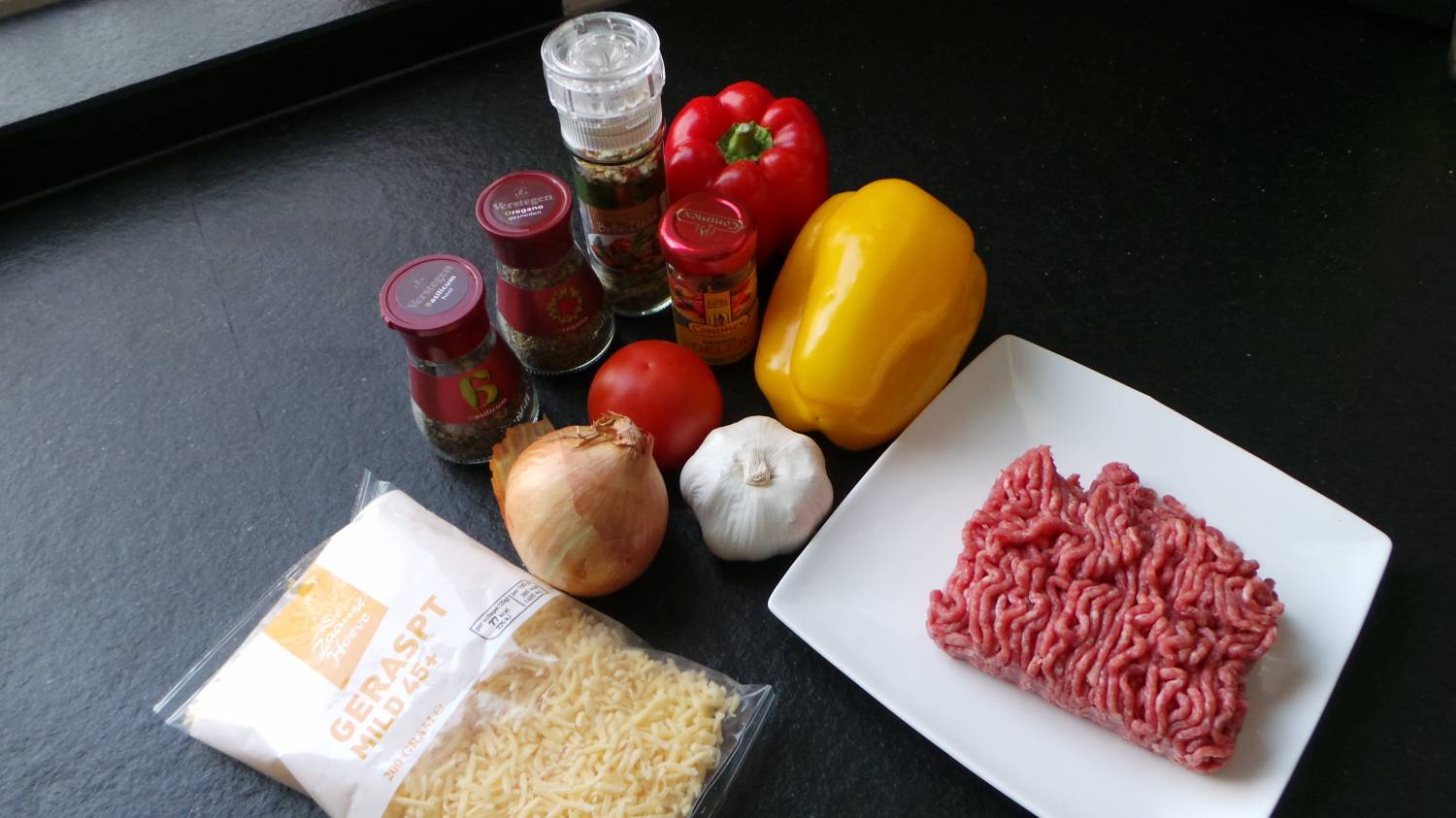 Gevulde Paprika's met pittig gehakt