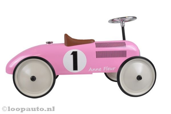 Deze (loop)auto voor jouw mini-me is zóoo gaaf! Bekijk de auto gauw!