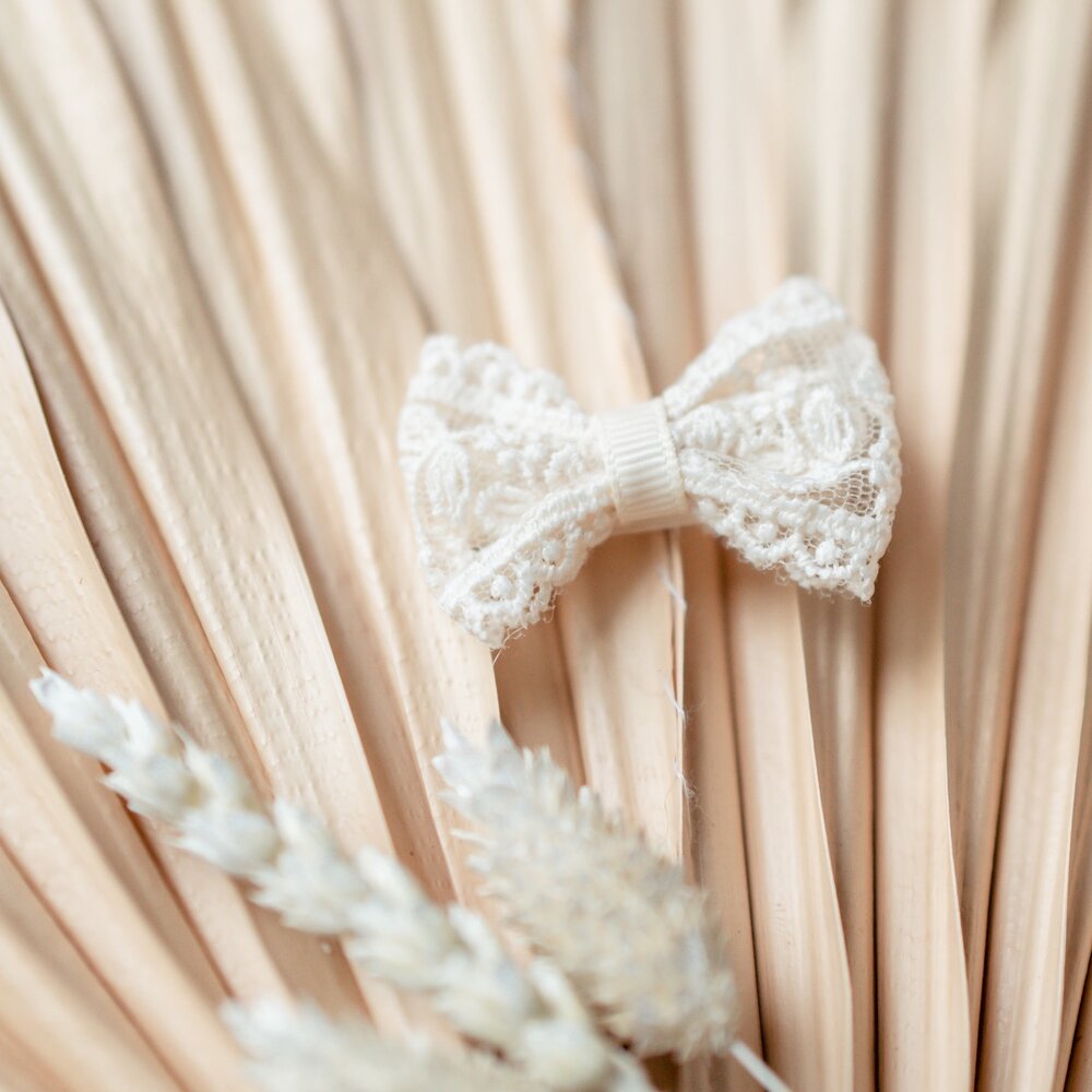 Your Little Miss Baby haarspeldje met strikje - cream lace Your Little Miss Baby haarspeldje met strikje - cream lace