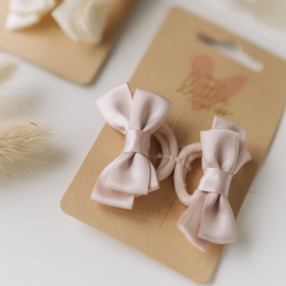 Your Little Miss Haarelastiekjes met dubbele strik - vanilla satin