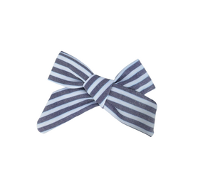 Your Little Miss Baby haarspeldje met strik Tess - Azure stripe Your Little Miss Baby haarspeldje met strik Tess - Azure stripe
