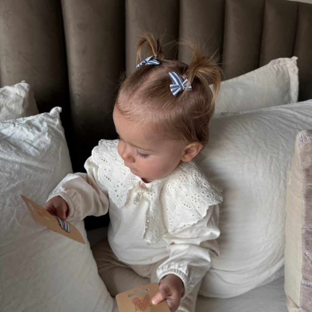 Your Little Miss Baby haarspeldjes met strik Romy - Azure stripe Your Little Miss Baby haarspeldjes met strik Romy - Azure stripe