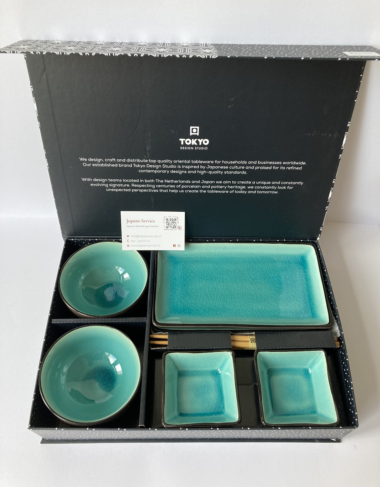 https://cdn.webshopapp.com/shops/71879/files/368268628/1600x2048x1/tokyo-design-studio-sushi-set-glassy-turquoise.jpg