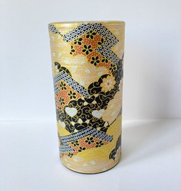Tokyo Design Studio japans theeblik chique goud met chrysanten
