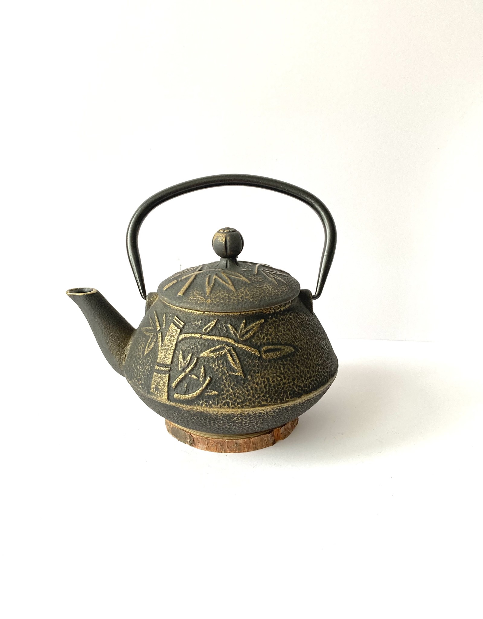Cast iron teapot bamboo