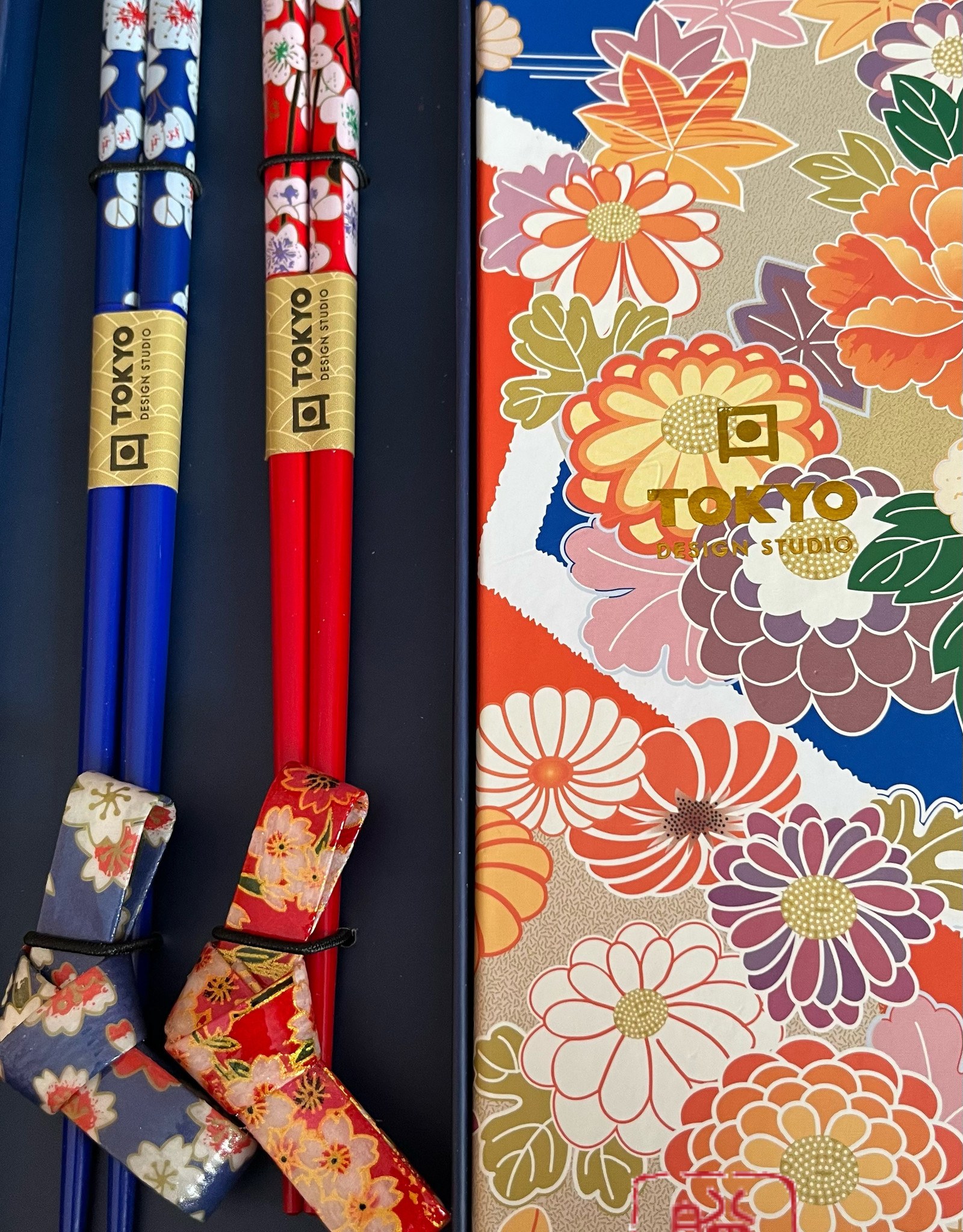 Tokyo Design Studio Japanse chopsticks chrysanten plus onderzetters (2 sets)