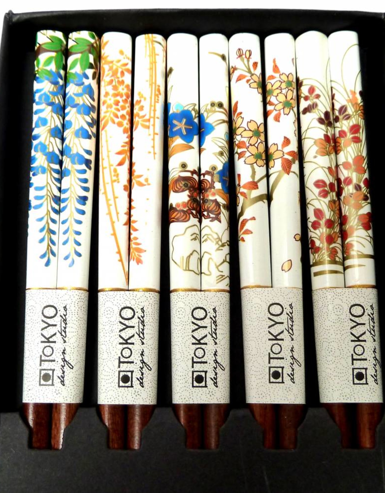 Tokyo Design Studio Japanse chopsticks met bloemen op witte achtergrond