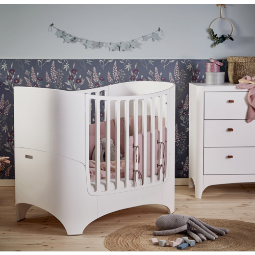 Leander Babybett mit Junior-kit in weiss