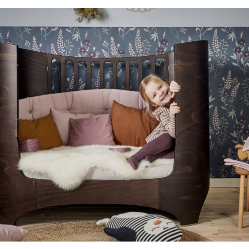 Leander Babybett mit Junior-kit in walnuss Leander Babybett mit Junior-kit in walnuss