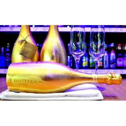 Big bottles of sparkling wine: Magnum (1,5 L) or Jeroboam (3 L)