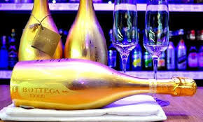 Grote flessen bubbels