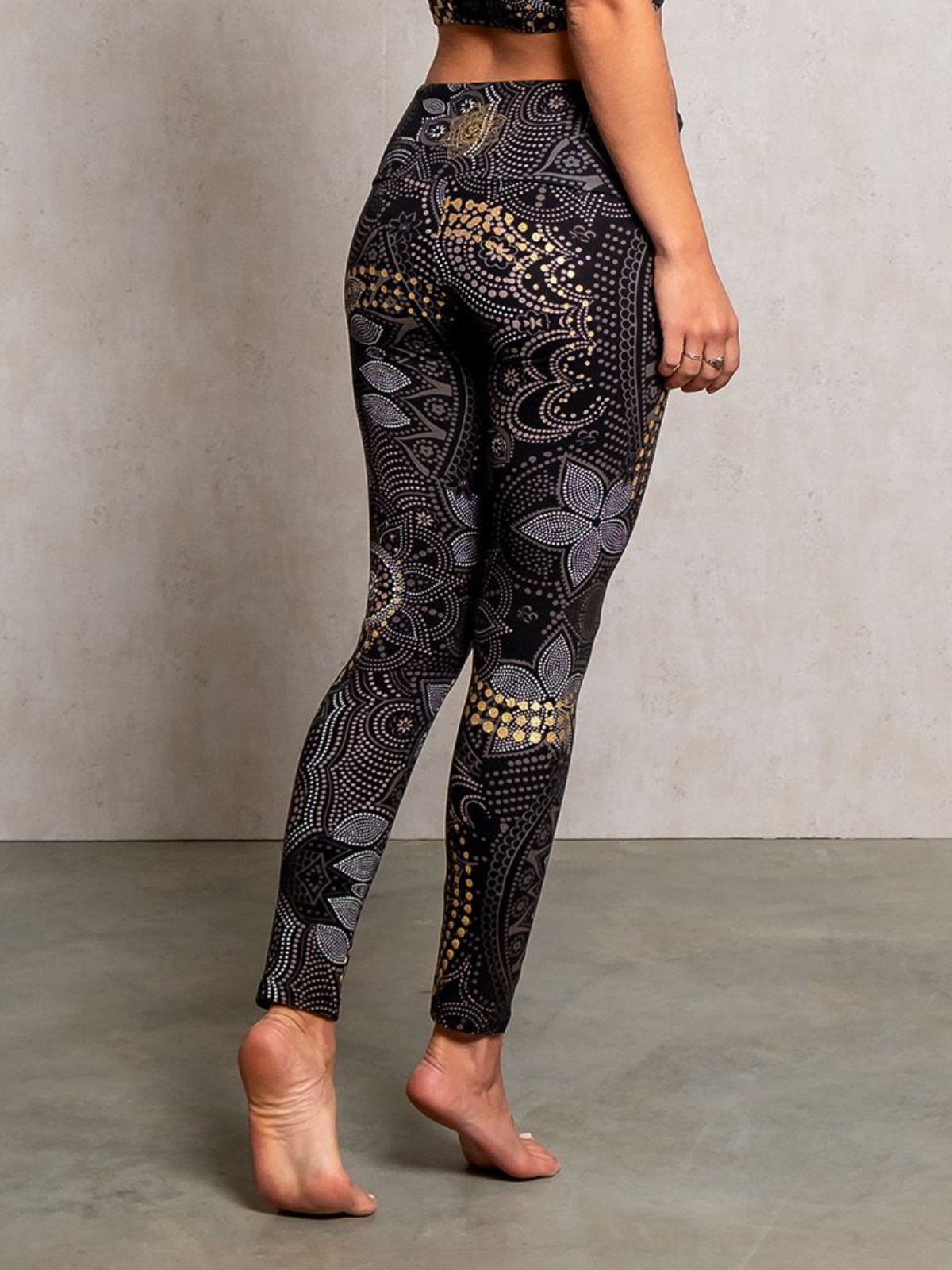 Alo Yoga Goddess Leggings Palm Springs green leaf print and black New Small  