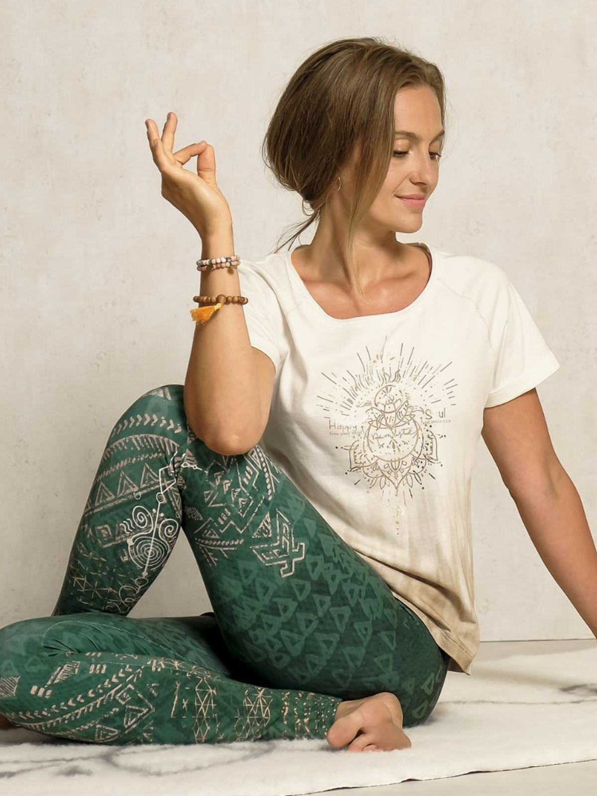 Sustainable Yoga Clothing  Spirit of Om Shirt Happy Soul - YogaHabits
